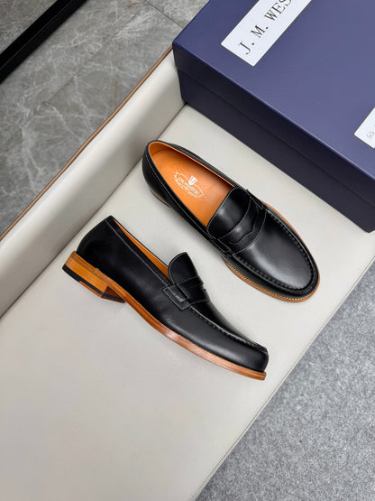 Mocassin 180 en cuir noir à surpiqûres blanches